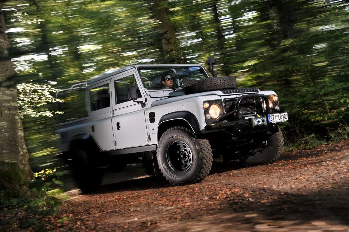 Offene Fahrt im Wald